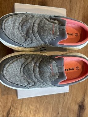 Dream Pairs Women's 7.5 Grey Slip-On Mules with Pink Lining